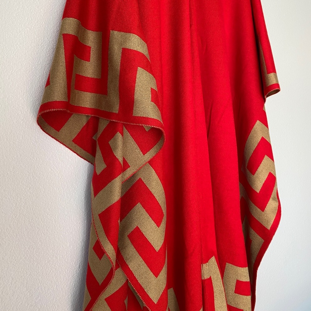 Reversible Front Open Woolen Cape. - image 5